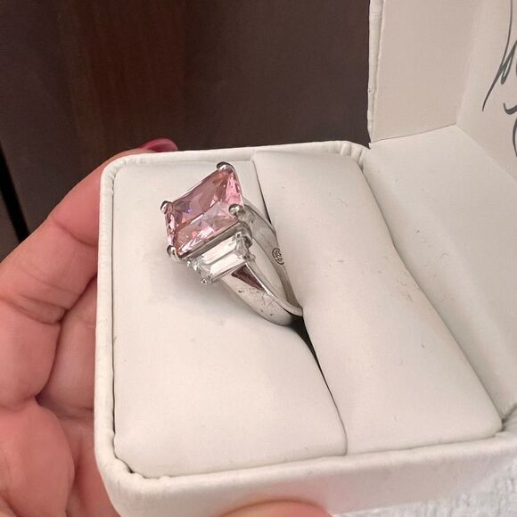 Sterling silver ring and pink sapphire looking stone. - Picture 3 of 7